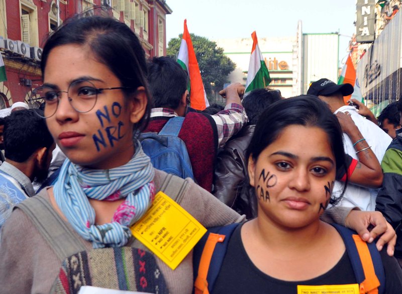 WB: Civilians join protests against CAA in Kolkata