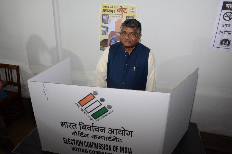 Bihar leaders vote in Final Phase of General Elections 2019