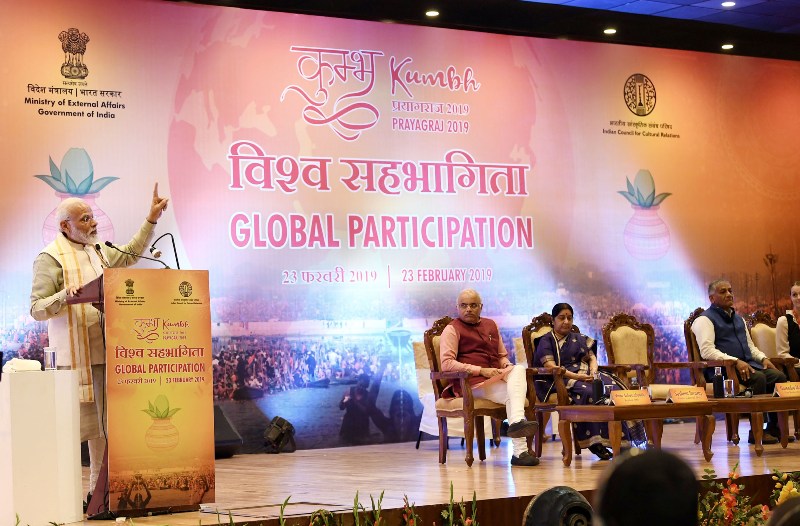 Modi at Pravasi Bhartiya Kendra in New Delhi