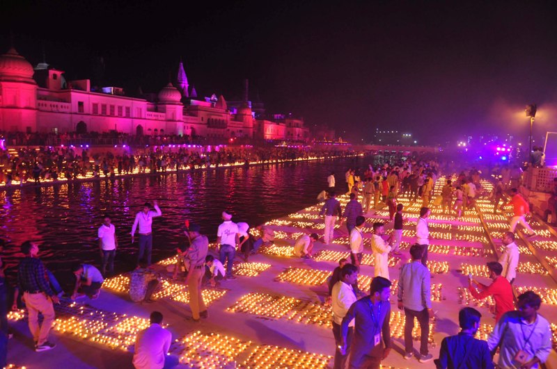 Ayodhya brightens up on Deepotsav 