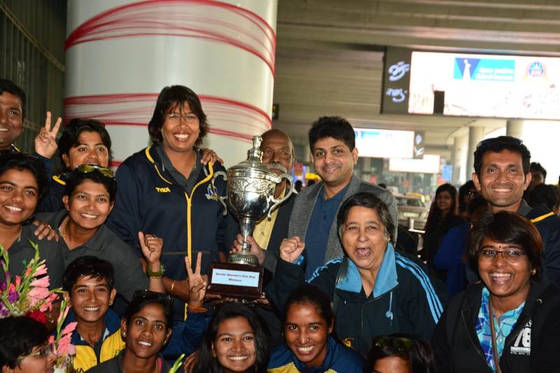 Jhulan Goswami and her team return home 