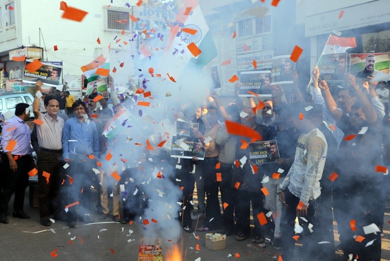Wing Commander Abhinandan returns India through Wagah border
