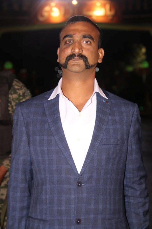 Wing Commander Abhinandan returns India through Wagah border