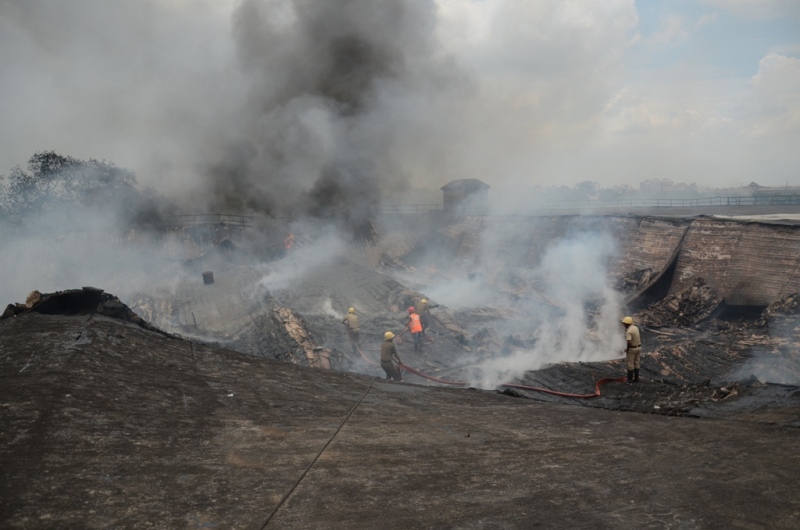 Fire breaks out in Kolkata godown adjacent to Howrah Bridge