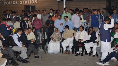  Mamata sits on dharna against CBI move to quiz Kolkata police chief