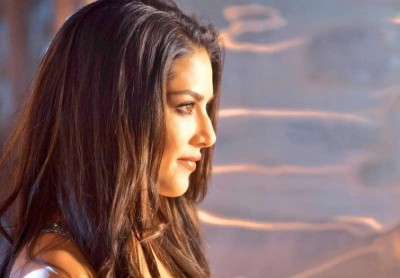 Sunny Leone posts her 'work mode on' image on social media