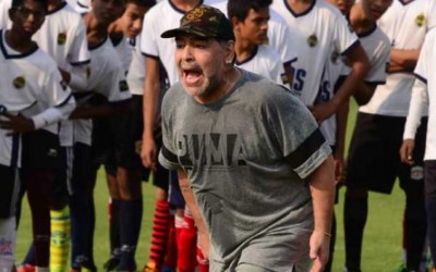Football legend Maradona to undergo shoulder surgery