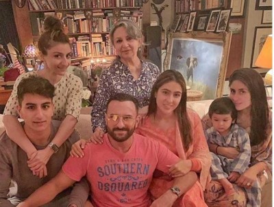 Kareena Kapoor, Sara Ali Khan, Saif, Sharmila Tagore, Taimur pose for memorable family picture