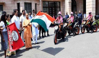 Lucknow:  Yogi Adityanath flags off Biking queen team