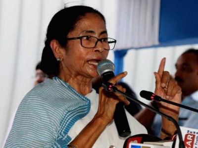 Get back to work in four hours: Mamata tells striking doctors