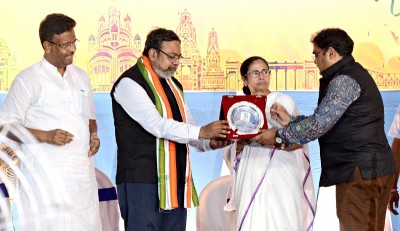Mamata Banerjee inaugurates Kolkata Press Club's Platinum Jubilee Celebration