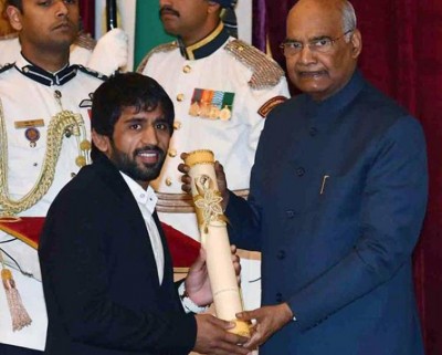 World Wrestling C'ships: Bajrang Punia enters quarterfinal, Sakshi & Divya loses