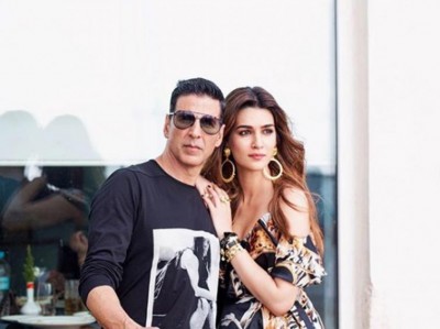 Kriti Sanon shares image with Akshay Kumar on Instagram, 'Housefull 4' actress looks gorgeous