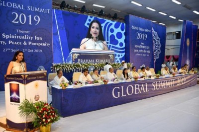 Actress and human rights campaigner Sheena Chohan awarded at global peace and unity summit