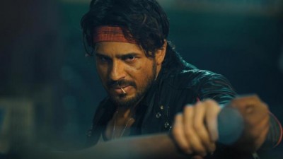 Sidharth Malhotra braves fire for Marjaavaan