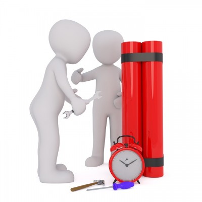 Pakistan: Bomb found near Jungshahi railway station, defused