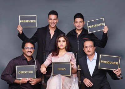 Akshay Kumar presents actress Bhumi as Durgavati