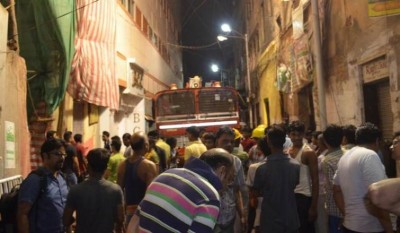 Fire breaks out in Kolkata's Burrabazar market