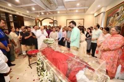 Arun Jaitley to be cremated today, politicians pay last respects 