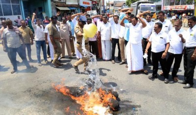 Hindu Munnani, BJP cburn effigy of Kamal Haasan for â€˜Hindu terrorâ€™ comment