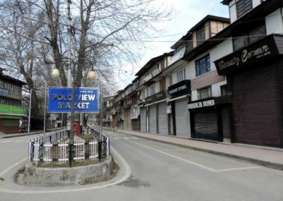 Six hurt in clashes with security forces in Srinagar