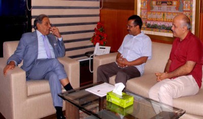 Arvind Kejriwal, Sisodia call on 15th Finance Commission Chairman N K Singh