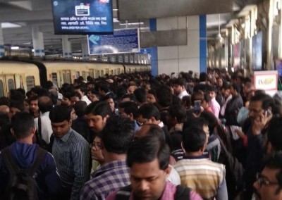 Smoke triggers panic among commuters in Kolkata Metro's Dum Dum station