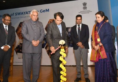 Commerce Minister launches â€˜SWAYATTâ€™ on GeM