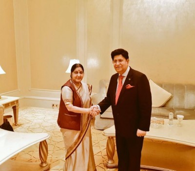 OIC: Sushma Swaraj meets  Bangladesh Foreign Minister AK Abdul Momen