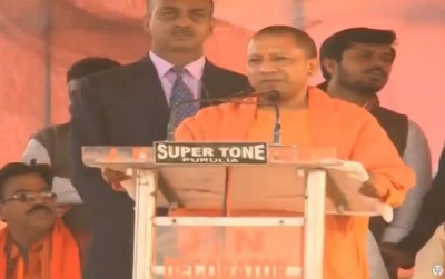 Will be beside people of Bengal in overthrowing  anarchist government: Yogi Adityanath targets Mamata Banerjee on Twitter