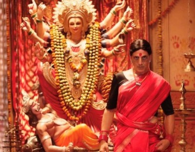 Akshay in saree, bindi in poster of Laxmmi Bomb