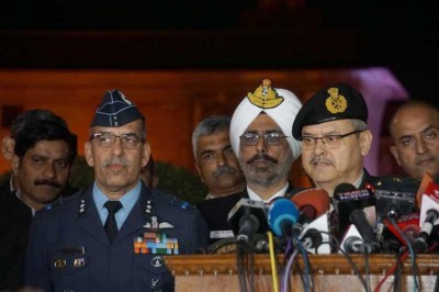 After Imran announces to free captured pilot, India shows proof of Pak's F16 jet use to aim military targets