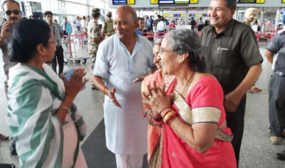 Mamata Banerjee comes across Modi's wife Jasodaben in Kolkata airport, gifts sari