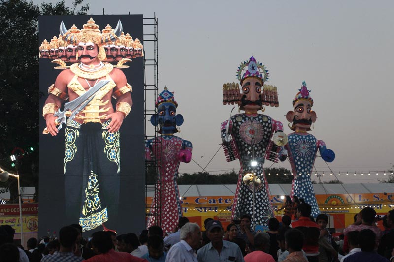 Sonia Gandhi, Prez Kovind attend Dussehra celebrations 