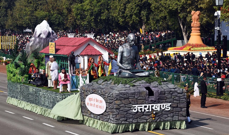 The tableau of CPWD passes through Rajpath on R-Day