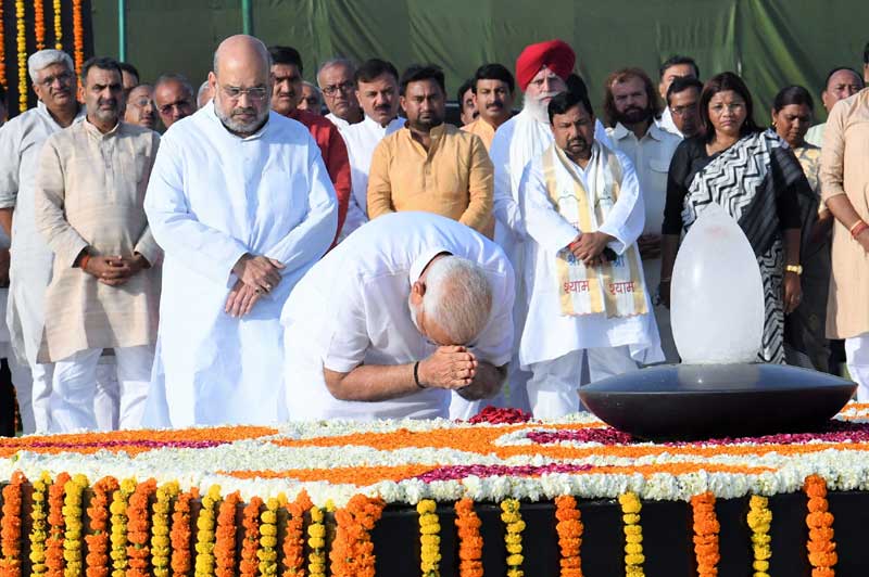 PM Modi pays homage to Mahatma Gandhi at Rajghat