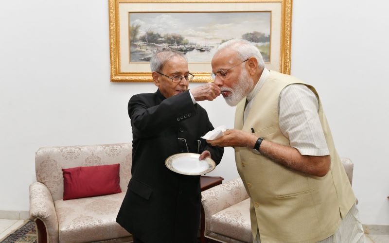 Narendra Modi meets Pranab Mukherjee to seek blessings