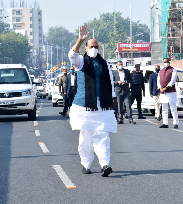 Devotees offer prayers on Guru Nanak's birthday at Naka Gurudwara in Lucknow