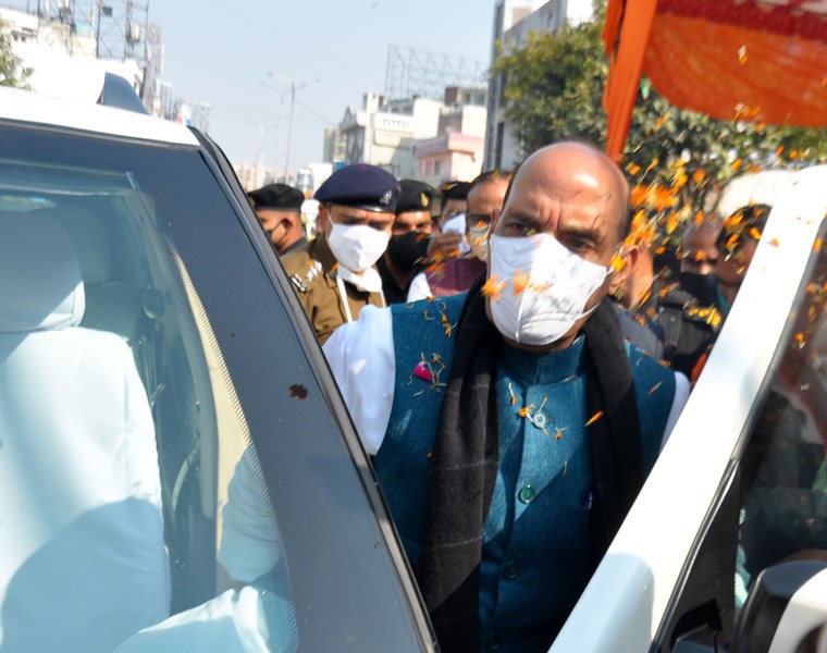Devotees offer prayers on Guru Nanak's birthday at Naka Gurudwara in Lucknow