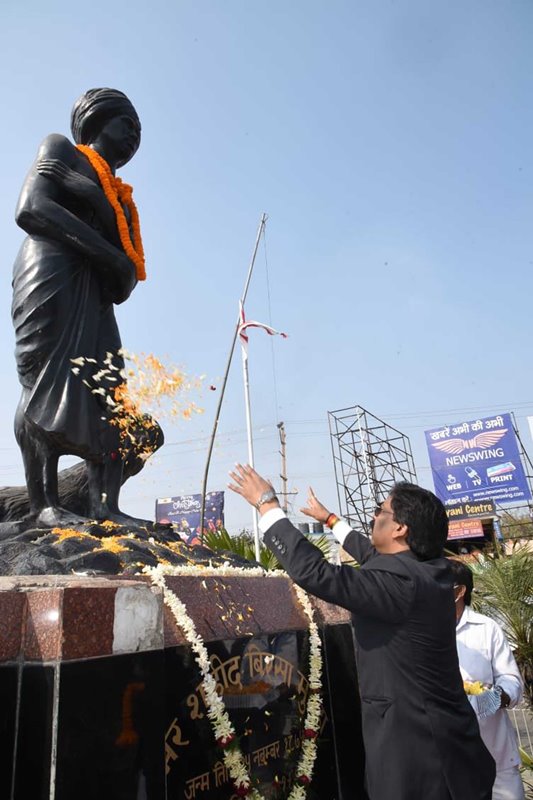 Jharkhand CM Hemant Soren pays tribute to Birsa Munda