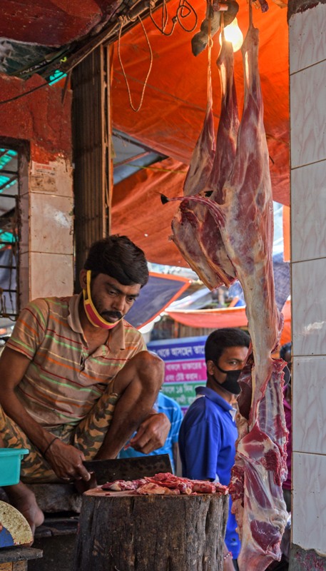 Kolkata in Lockdown: Deserted streets of downtown area and people in markets