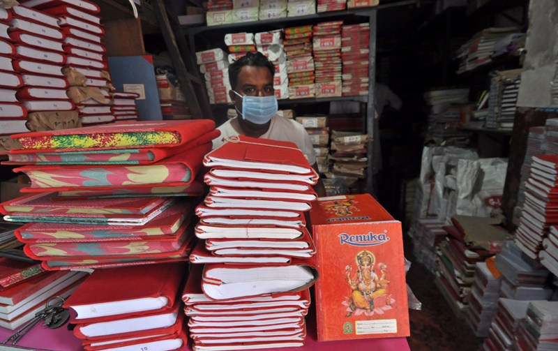 Kolkata in Lockdown: Deserted streets of downtown area and people in markets