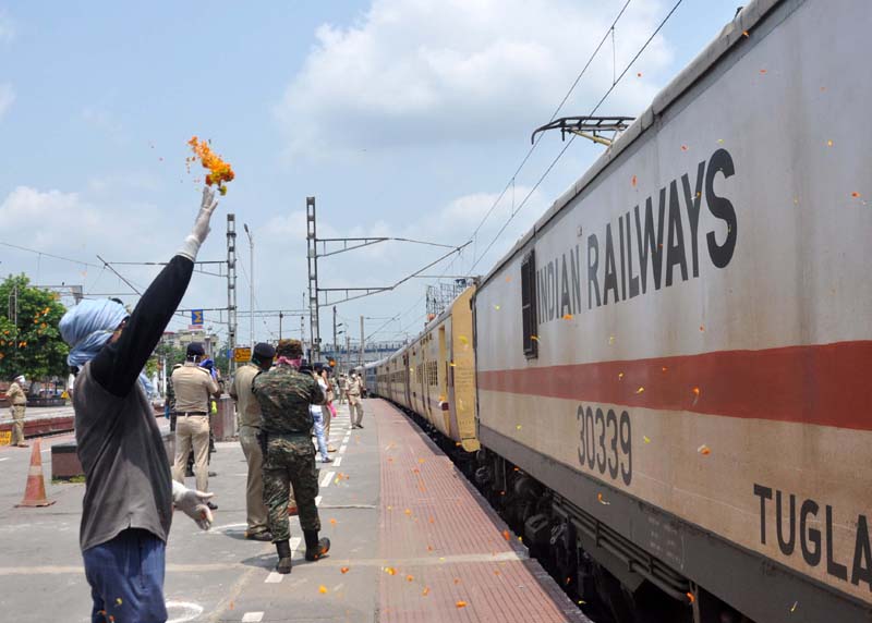 Migrant workers arrive by Shramik special train to West Bengal