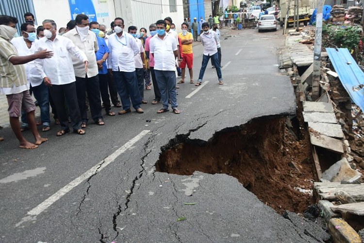 Heavy rains lashed Bengaluru in early morning