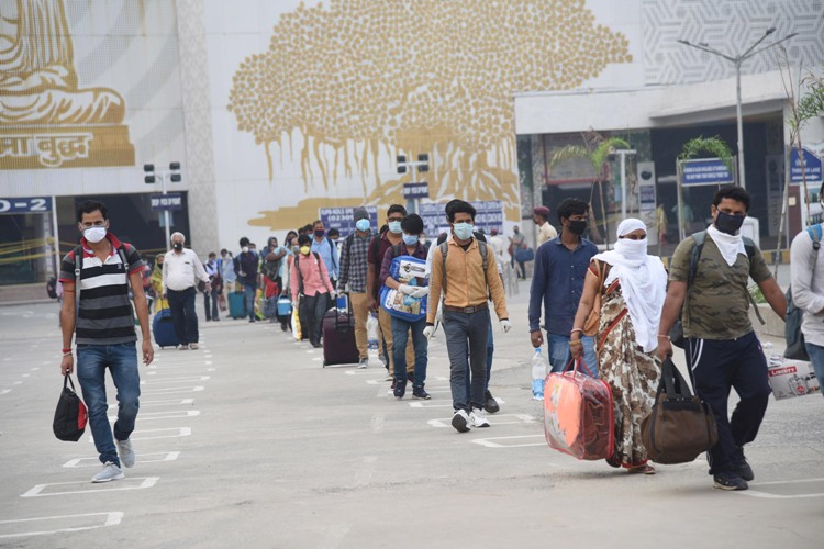 Rajdhani Express passengers reach Patna amid anti-Covid lockdown