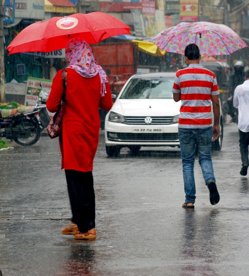Heavy rain due to cyclone Nisarga in Balagavi