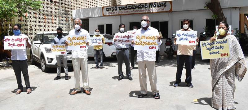 Telangana: CPI members protest demanding TIMS Gacchibowli to admit Covid Patients