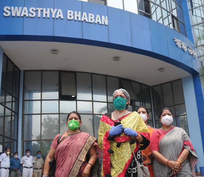 Bengal BJP leader Agnimitra Paul submits memorandum at Swasthya Bhawan