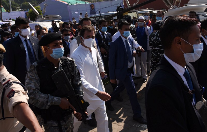 Rahul Gandhi pays homage to late Tarun Gogoi