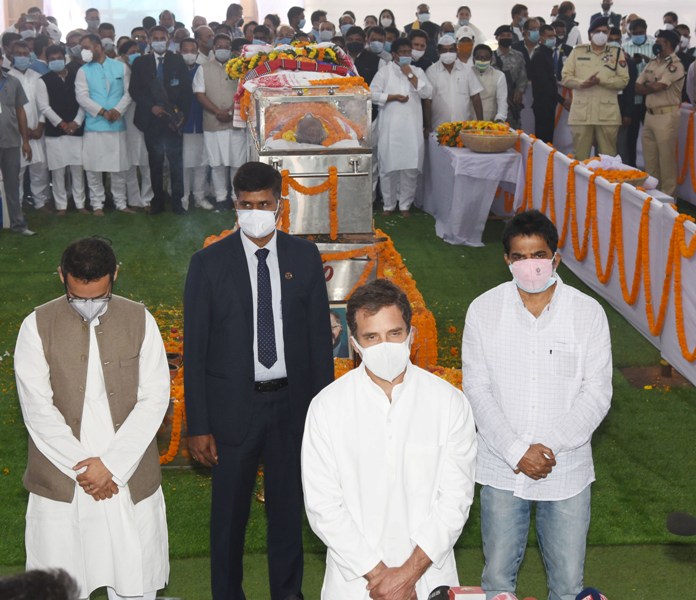 Rahul Gandhi pays homage to late Tarun Gogoi